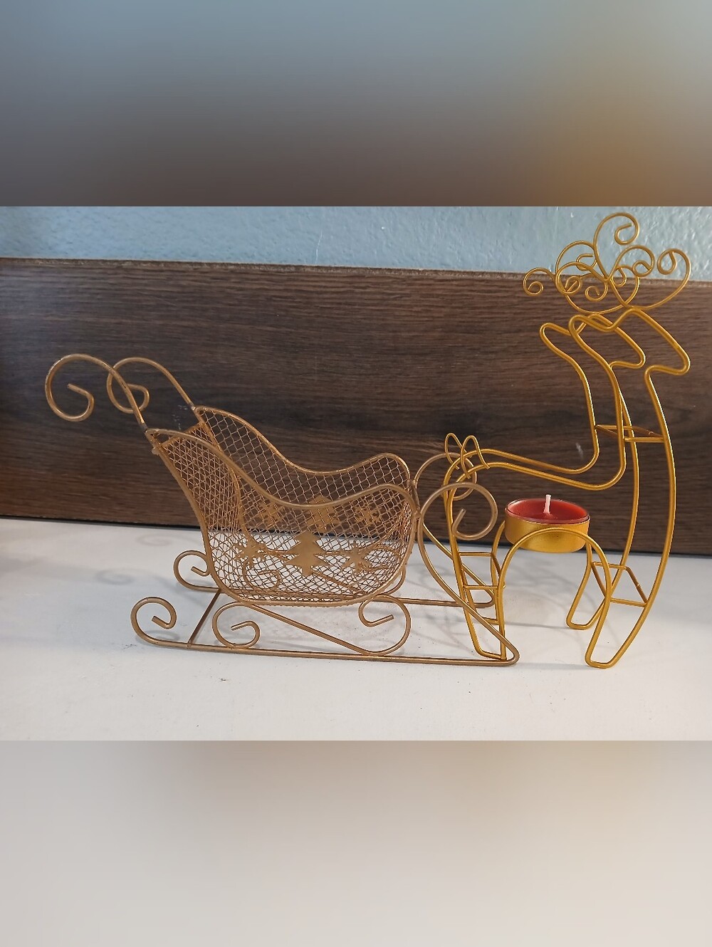 Gold Wire Sleigh & Reindeer Candle Holder - Holiday Décor
